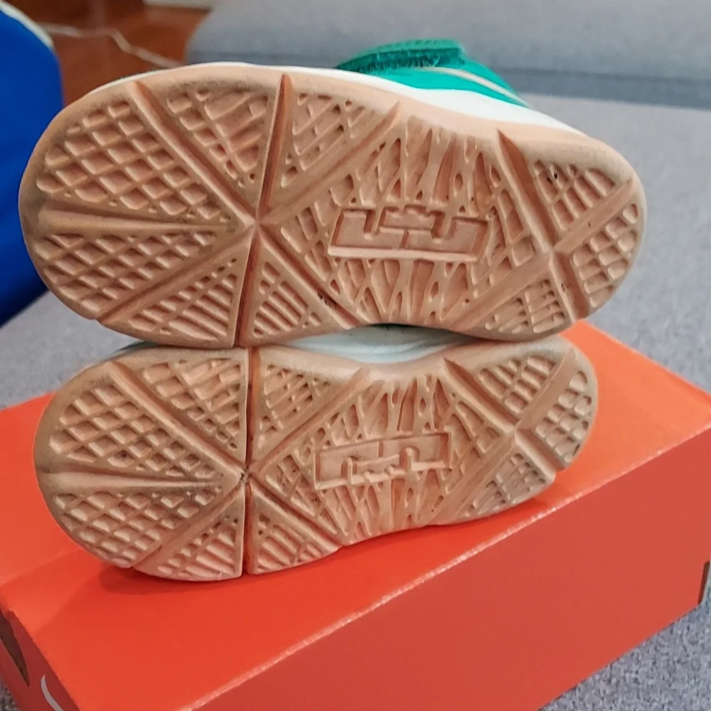 Infant LeBron Sneakers - Picture 3 of 5